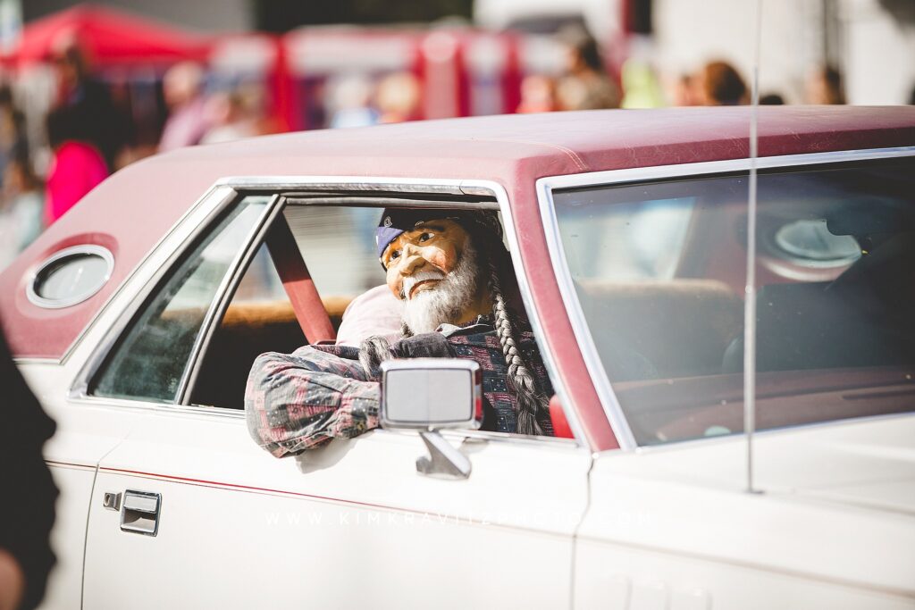 Willie Nelson parade float girard kansas kim kravitz