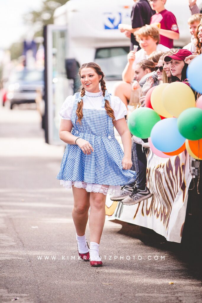 high school senior float girard kansas kim kravitz dorothy 